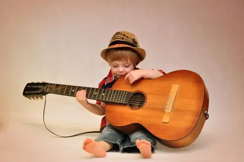 Дети и гитара