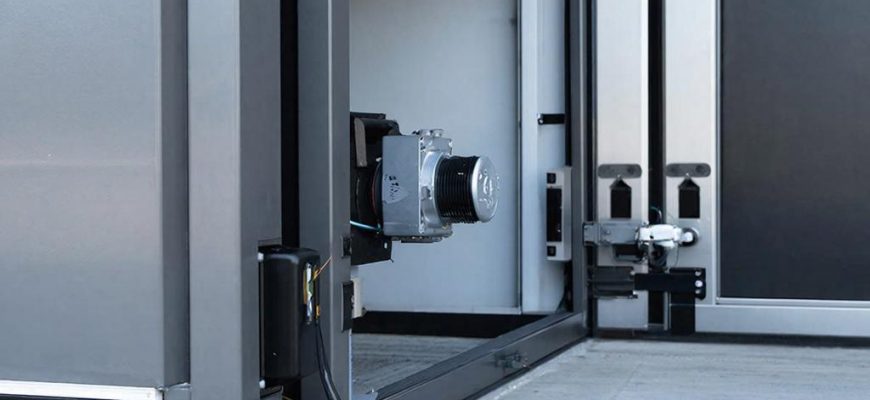 Железный занавес комфорта: Почему рольворота с электроприводом — это лучшее решение для вашего дома